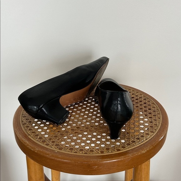 Vintage Salvatore Ferragamo Black Textured Heels - Picture 4 of 9